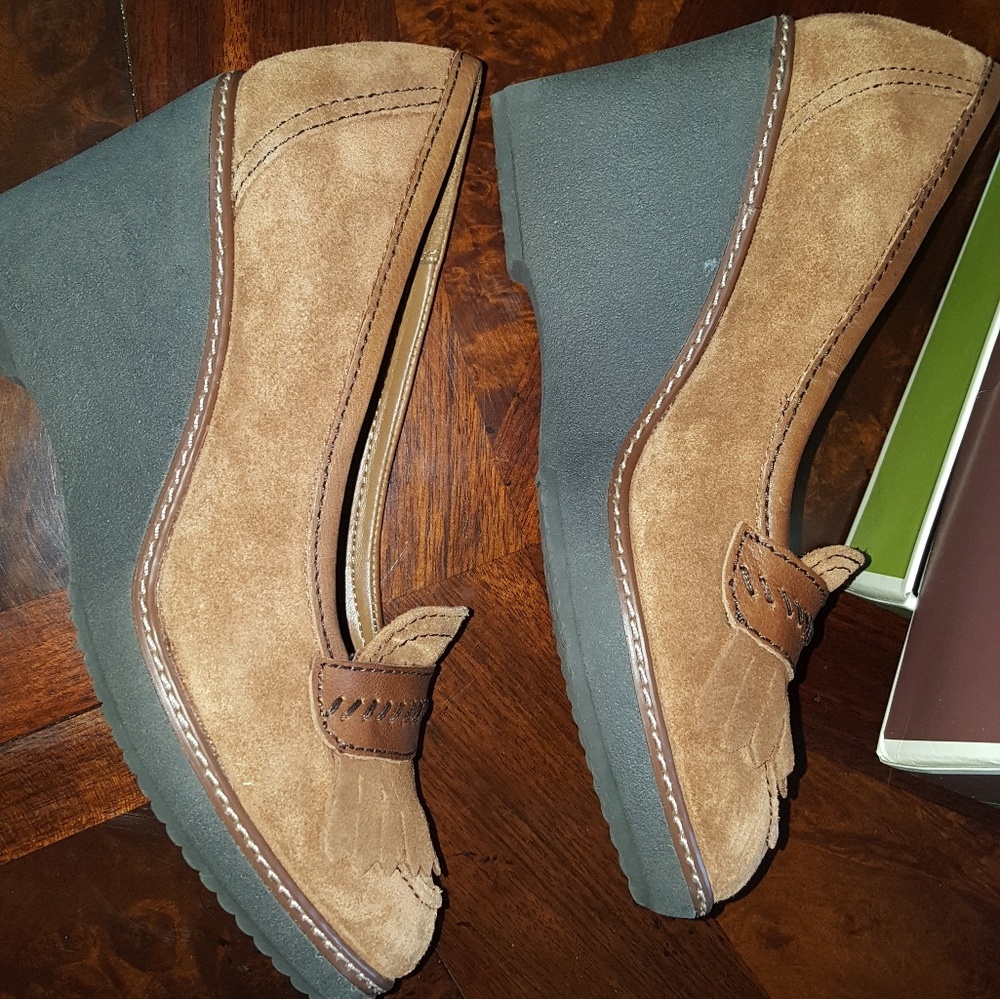 Naturalizer Brown Suede Wedge Loafers